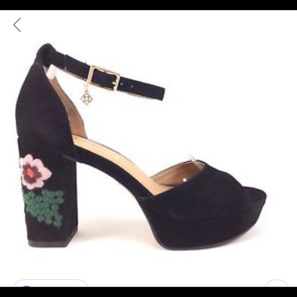 Shoes - Picture 5 of 6